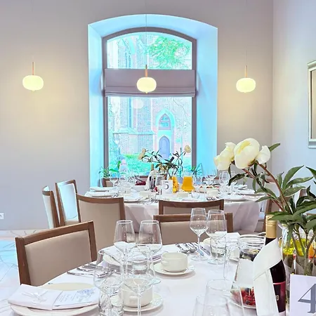 Old Town Haston 4* Vratislav